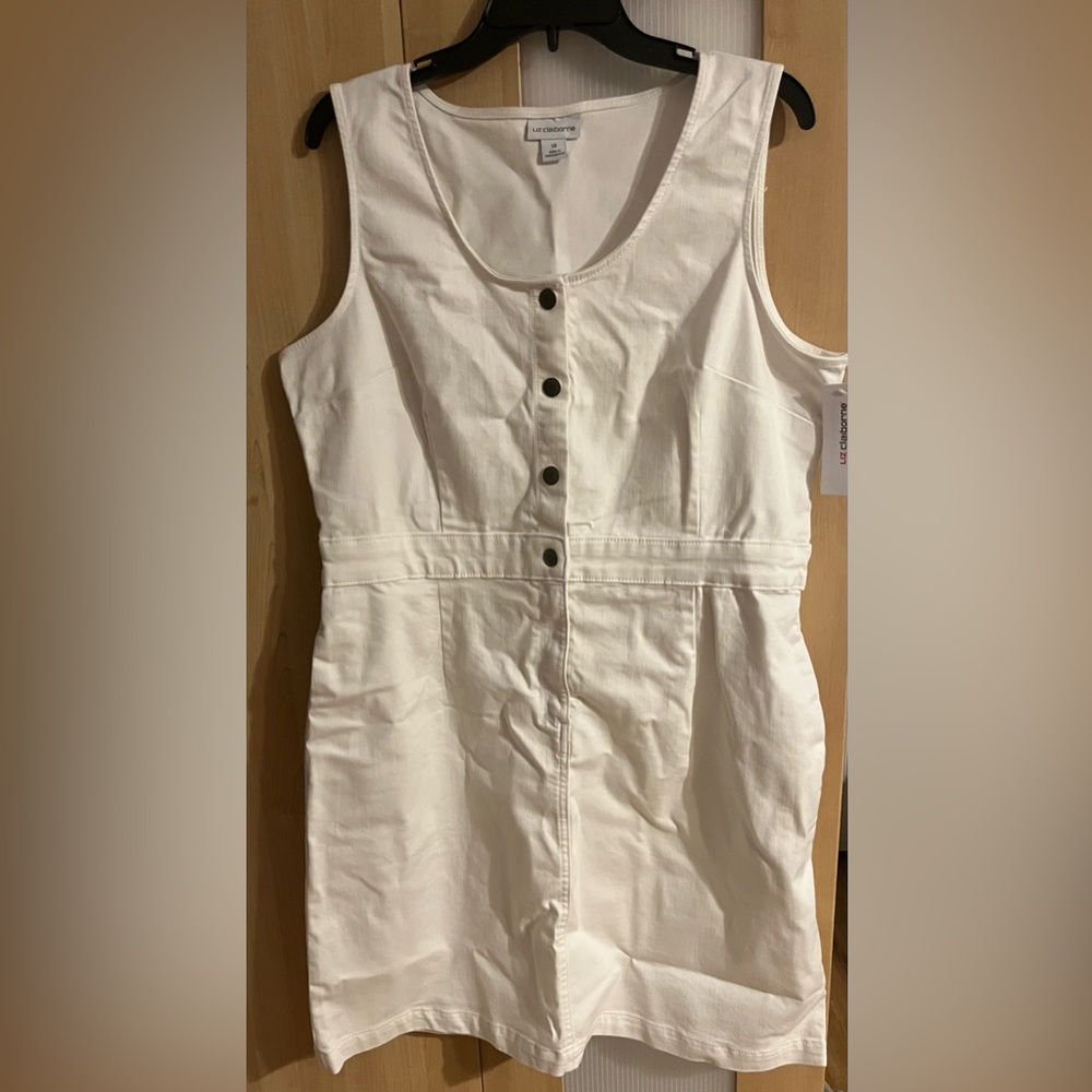 Liz Claiborne NWT white size 14 dress with pockets.